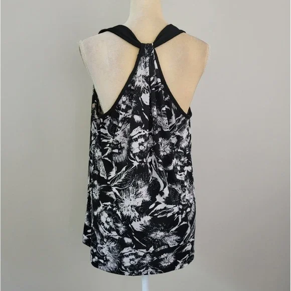 NEW DIRECTIONS Tunic Top Size XL B&W Floral Racerback Zipper Ruffle Front Blouse - Picture 4 of 5